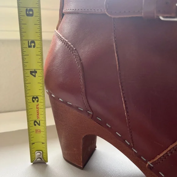 Clogs - Picture 2 of 3